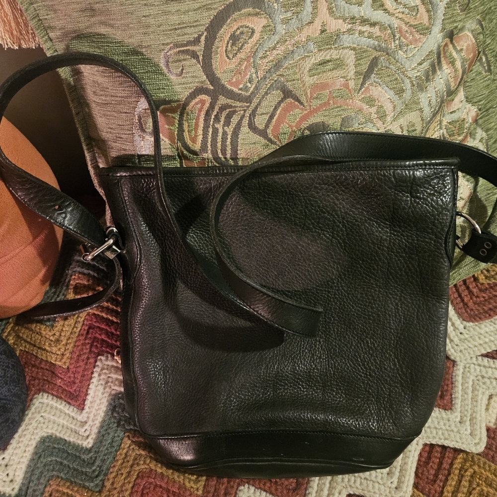 Vintage Roots Black Leather Pebbled Bucket Bag. Made In Canada.